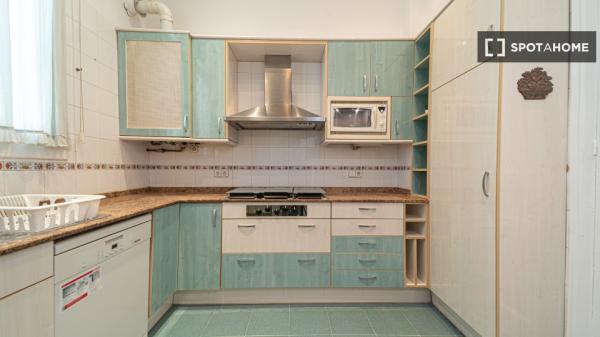 Pokój we wspólnym mieszkaniu w Barcelonie