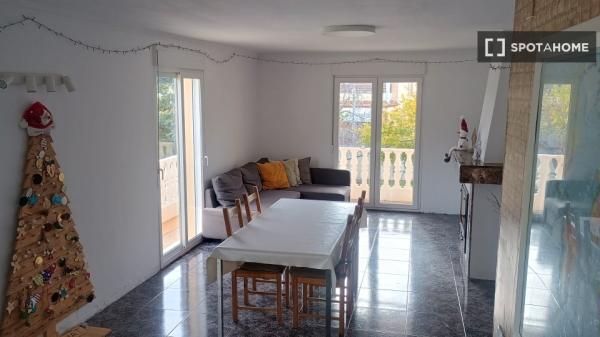 Room in shared flat for rent in Olivella, Barcelona