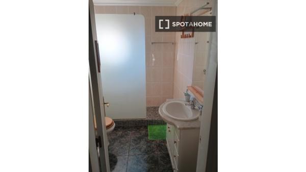 Room in shared flat for rent in Olivella, Barcelona