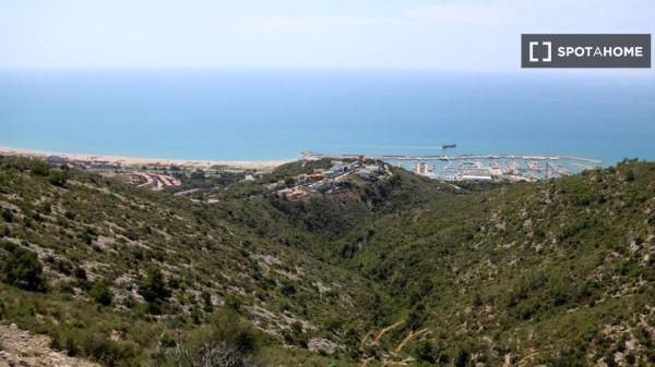 Room in shared flat for rent in Olivella, Barcelona