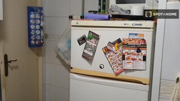 Habitación en piso compartido en barcelona.