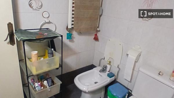 Habitación en piso compartido en barcelona.