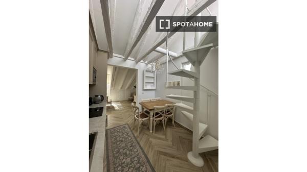 Piso de 2 habitaciones en alquiler en Chueca, Madrid.