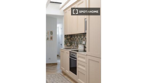 Piso de 2 habitaciones en alquiler en Chueca, Madrid.