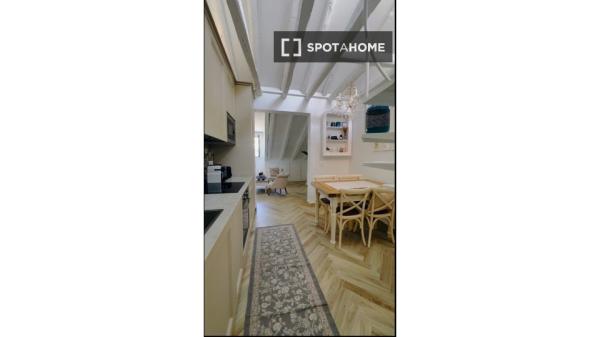 Piso de 2 habitaciones en alquiler en Chueca, Madrid.