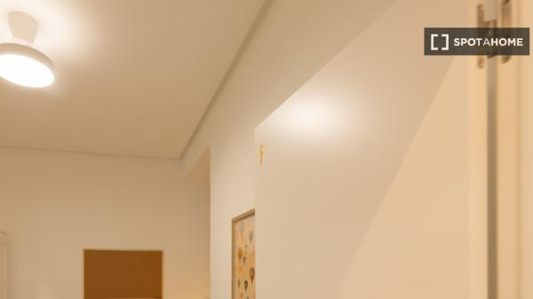 Habitación en piso compartido de 7 habitaciones en alquiler en Valencia