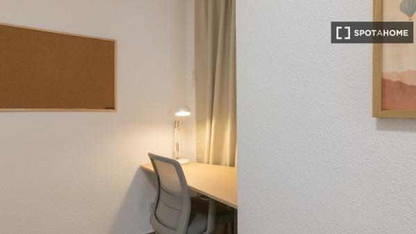 Habitación en piso compartido de 7 habitaciones en alquiler en Valencia