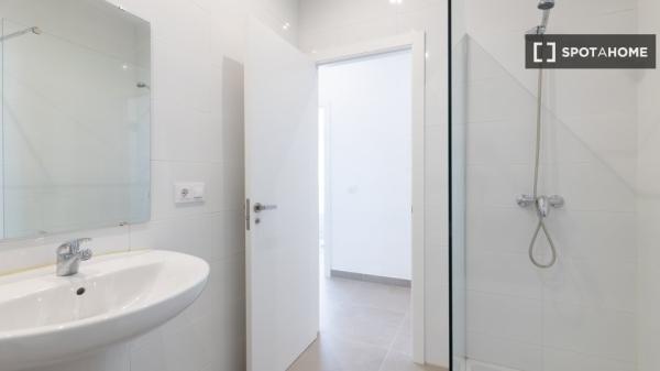 Room in a shared 7-bedroom flat for rent in Valencia