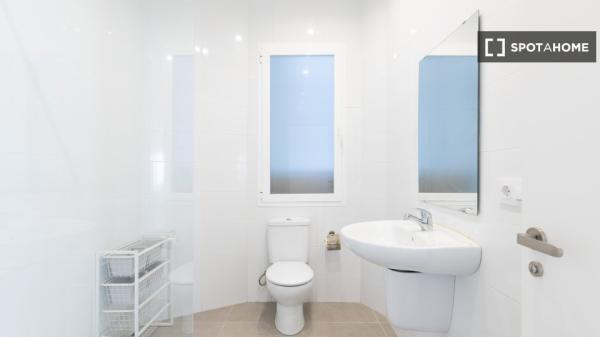 Habitación en piso compartido de 7 habitaciones en alquiler en Valencia