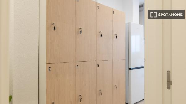 Habitación en piso compartido de 7 habitaciones en alquiler en Valencia