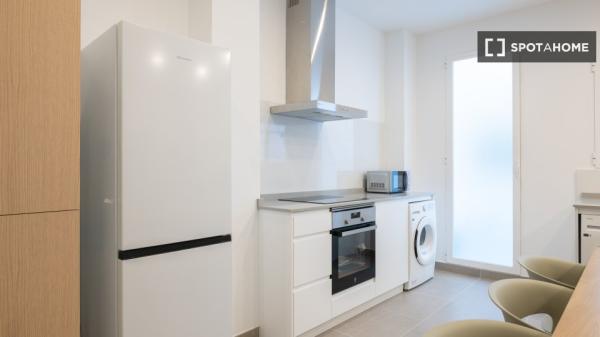 Habitación en piso compartido de 7 habitaciones en alquiler en Valencia