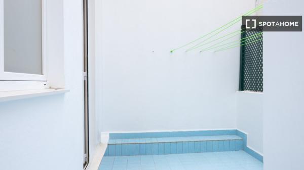 Room in a shared 7-bedroom flat for rent in Valencia