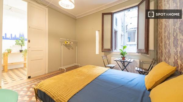 Habitación en piso compartido en barcelona.