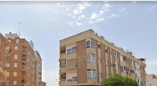 Piso en avenida de la Paz