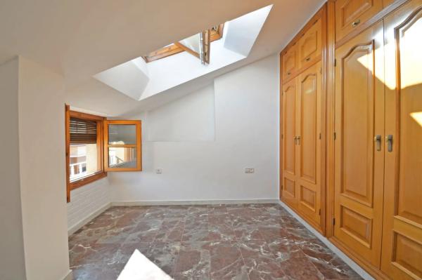 Chalet adosado en calle Reyes Católicos, 21