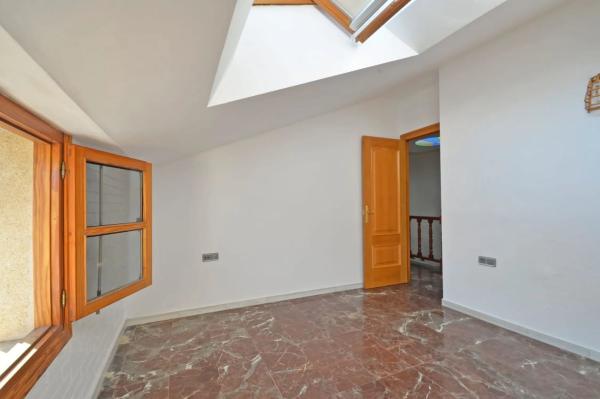 Chalet adosado en calle Reyes Católicos, 21