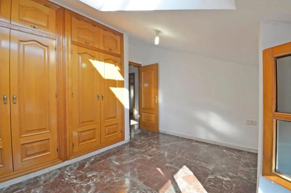 Chalet adosado en calle Reyes Católicos, 21