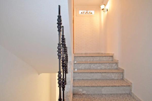 Chalet adosado en calle Reyes Católicos, 21