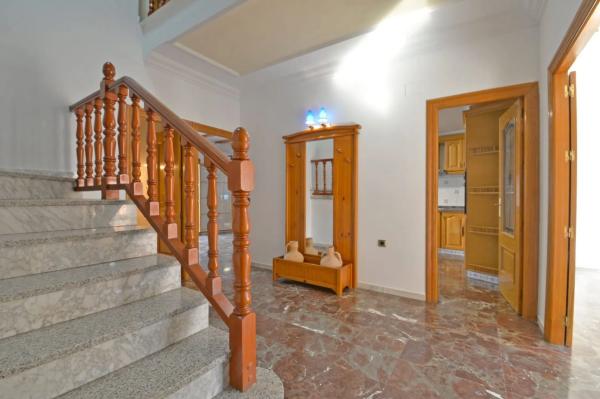 Chalet adosado en calle Reyes Católicos, 21