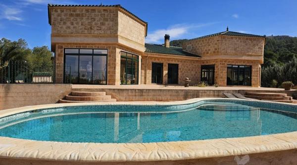 Casa independiente en Cv-804