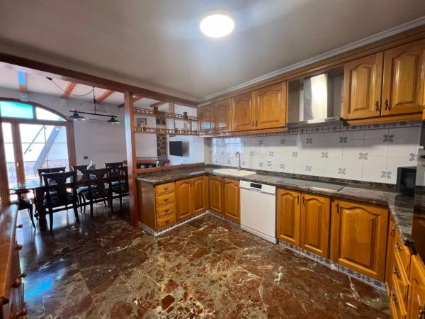 Chalet pareado en calle Maestro Granados