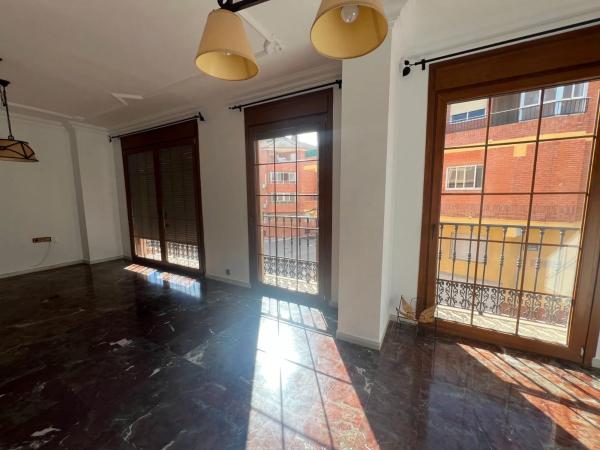 Chalet pareado en calle Maestro Granados