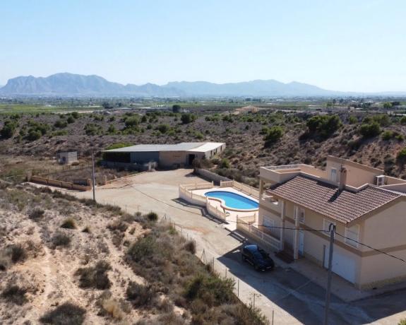 Casa independiente en calle Fortuna s/n