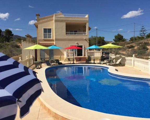 Casa independiente en calle Fortuna s/n