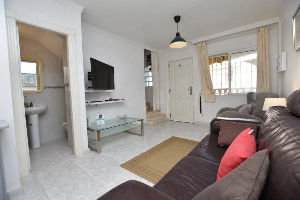 Chalet pareado en calle Manuel de Falla, 145