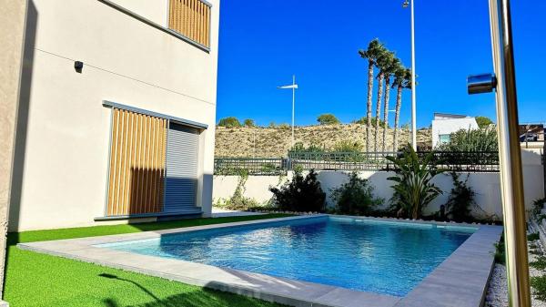 Chalet en calle Bigastro