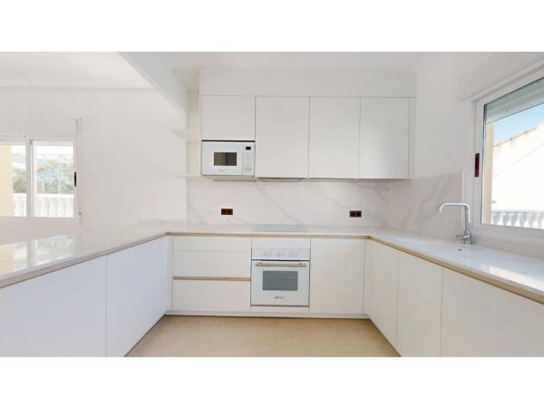 Casa independiente en calle Países Bajos