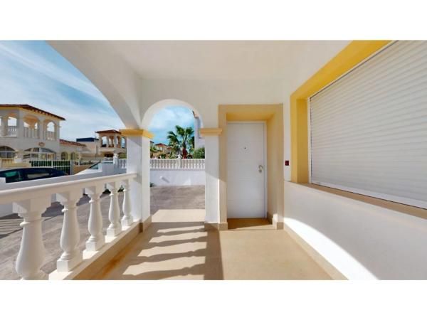 Casa independiente en calle Países Bajos