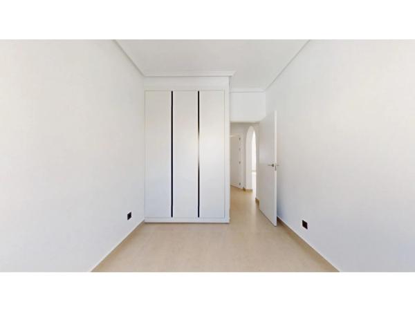 Casa independiente en calle Países Bajos