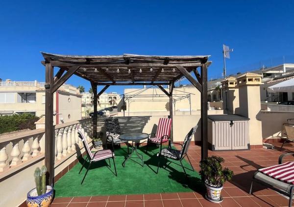 Chalet pareado en calle Salvador Dalí