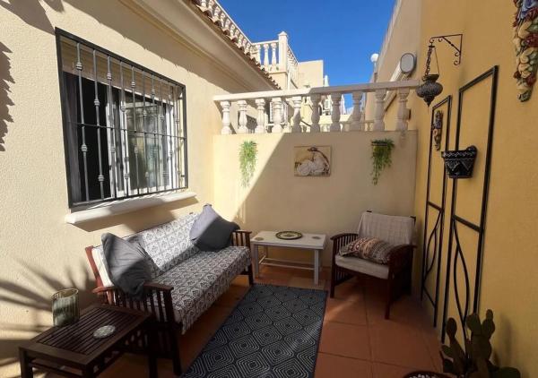 Chalet pareado en calle Salvador Dalí