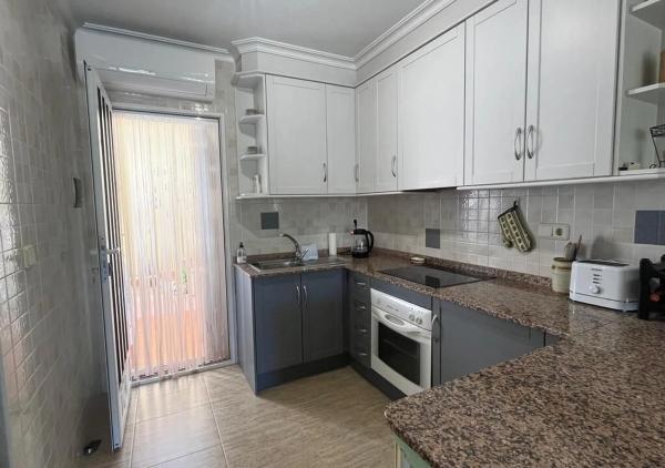 Chalet pareado en calle Salvador Dalí