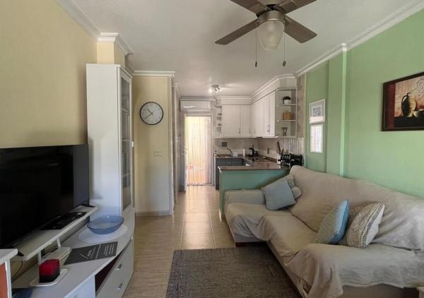 Chalet pareado en calle Salvador Dalí