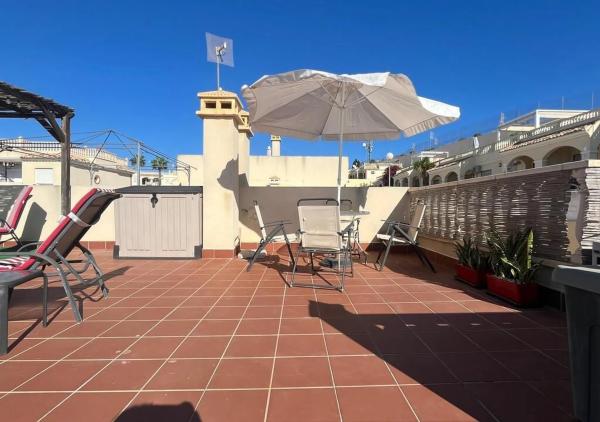 Chalet pareado en calle Salvador Dalí