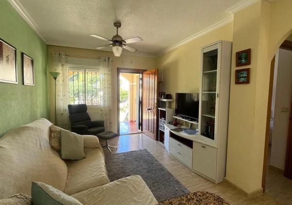 Chalet pareado en calle Salvador Dalí