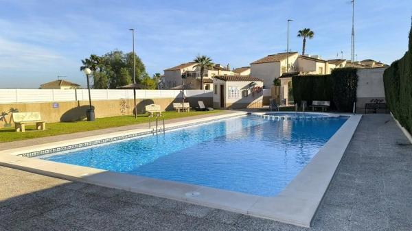 Chalet pareado en calle Jorge Luis Borges