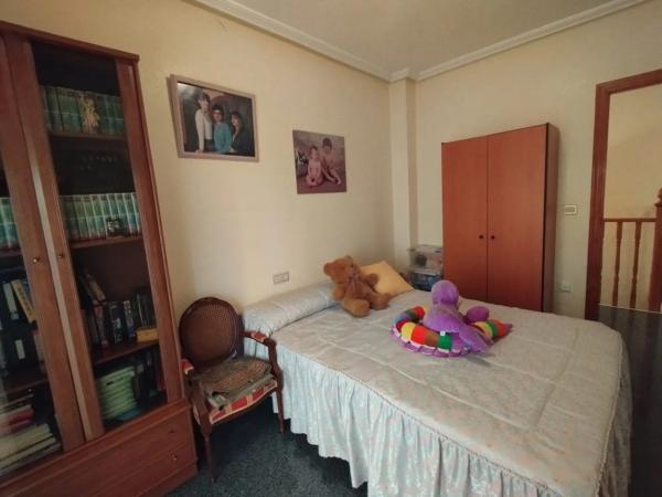 Casa independiente en calle Miguel Hernández