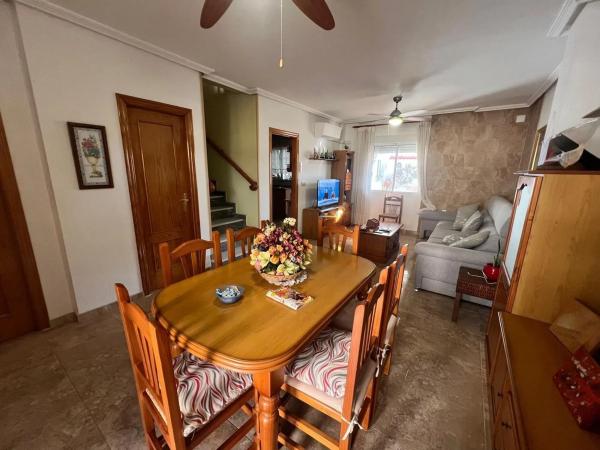 Chalet adosado en calle Miguel Hernández