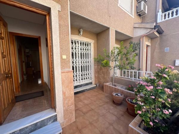 Chalet adosado en calle Miguel Hernández