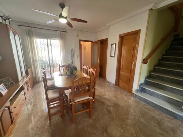 Chalet adosado en calle Miguel Hernández