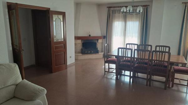 Casa independiente en calle Miguel Hernández, 24