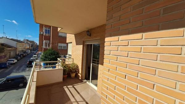 Casa independiente en calle Miguel Hernández, 24