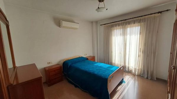 Casa independiente en calle Miguel Hernández, 24