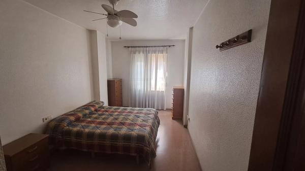 Casa independiente en calle Miguel Hernández, 24