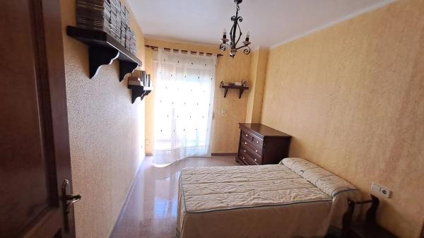 Casa independiente en calle Miguel Hernández, 24