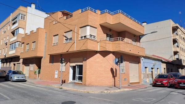 Casa independiente en calle Miguel Hernández, 24